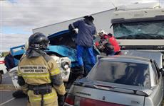 В Сызранском районе столкнулись три автомобиля, погиб человек