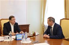 Дмитрий Азаров встретился с претендентом на пост главы Отрадного Александром Мецкером