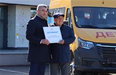 Рустам Минниханов вручил ключи от 59 школьных автобусов районам Татарстана 