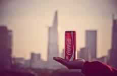 В России проводят проверку из-за "подозрительной" Coca-Cola в российских магазинах