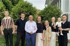 Президент России наградил многодетных родителей из Саранска медалью ордена "Родительская слава"