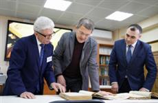 Радий Хабиров передал Национальному архиву мемуары участников Великой Отечественной войны