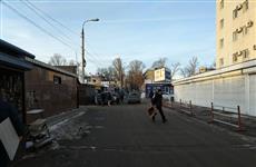 На самарском рынке "На птичке" водитель иномарки сбил мужчину и уехал