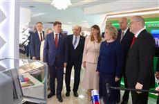 Олег Мельниченко презентовал Валентине Матвиенко достижения Пензенской области на выставке в Совете Федерации