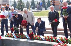 В День памяти и скорби Дмитрий Азаров возложил цветы к Вечному огню в Самаре