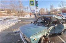 В Тольятти опытный водитель на ВАЗе сбил "новичка" и оказался в больнице
