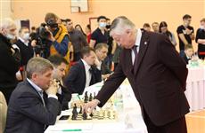 Олег Николаев принял участие в сеансе одновременной игры с многократным чемпионом мира по шахматам Анатолием Карповым