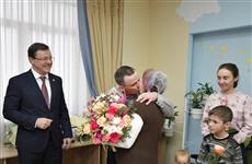 Дмитрий Азаров поздравил многодетные семьи с рождением малышей
