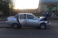 В Октябрьске водитель врезалась в остановившуюся перед "зеброй" иномарку