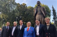 На пл. Куйбышева открыли памятник Дмитрию Шостаковичу