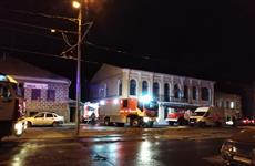 Пожарные тушат двухэтажный дом на ул. Фрунзе