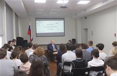 Председатель Самарской губернской думы Геннадий Котельников провел парламентский урок для школьников