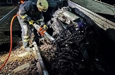 В Самарской области грузовой поезд раздавил легковушку