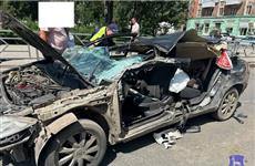 В Самаре водитель экскаватора "разнес" Renault Megane
