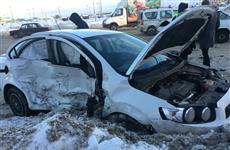 Три человека пострадали в Тольятти при столкновении Chevrolet и "четырнадцатой"