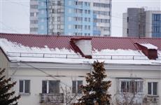 В Самаре наледь с крыши упала на подростка