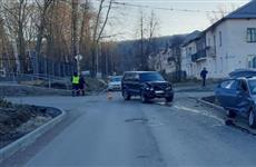 В Жигулевске водитель внедорожника въехал на перекрестке в бок Hyundai, пострадала женщина