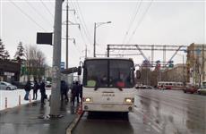 На Московском шоссе в Самаре парень попал под автобус