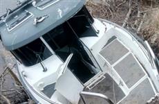 На Волге у пристани Шелехметь пострадал водитель катера, врезавшийся в берег