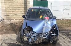 В Волжском районе пенсионерка пострадала, врезавшись на авто в световую опору
