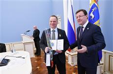 Дмитрий Азаров вручил награды ученым губернии