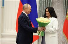 Владимир Путин вручил орден "Мать-героиня" многодетной маме из Саранска Наталье Автаевой