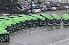 Александр Соколов и депутаты "Единой России" вручили ключи от 15 новых автобусов для кировчан