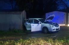 Три человека пострадали в легковушке, врезавшейся в гараж в Новокуйбышевске