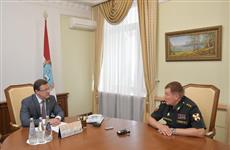 Дмитрий Азаров провел встречу с командующим Приволжским округом войск Росгвардии Александром Порядиным