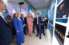 Артем Здунов посетил открытие выставки, посвященной пятилетию Президентского фонда культурных инициатив