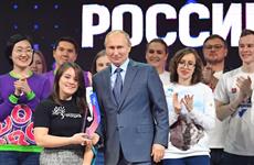 Инесса Клюкина из Татарстана одержала победу во Всероссийском конкурсе "Доброволец России-2019" и получила награду из рук Владимира Путина