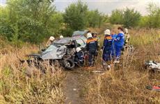 Пострадал водитель иномарки, врезавшись в бордюр и световую опору в Новокуйбышевске