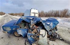 Пассажир "семерки" погиб после столкновения с фурой в Самарской области