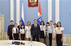 Дмитрий Азаров вручил паспорта самарским отличникам
