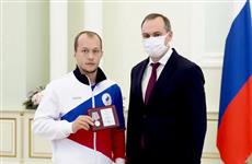Артем Здунов наградил бронзового призера Олимпиады в Токио Сергея Емелина и его тренера