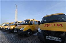 Дмитрий Азаров передал школам губернии 20 новых автобусов