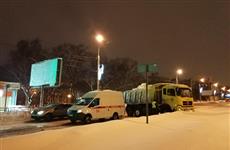 Водитель грузовика врезался в "скорую", пострадали четверо