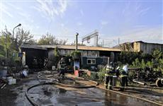 В Самаре тушили крупный пожар в ангаре на Заводском шоссе