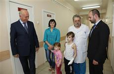 Николай Меркушкин посетил в СОКБ раненого мальчика из Донецка 