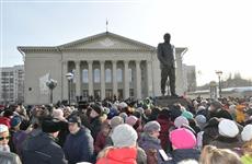 На "Металлурге" появился памятник первому директору металлургического завода Павлу Мочалову