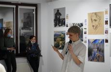 В Самаре открылась выставка картин, нарисованных голосовым помощником Яндекса