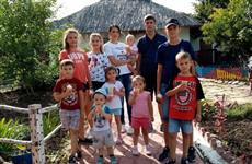 В Саратовской области многодетные семьи смогут получить единовременную выплату вместо микроавтобусов