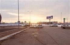 На парковке у "Курумоча" водитель иномарки сбил мужчину, грузившего багаж