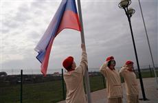 В Самарской области по понедельникам уроки начинаются с поднятия государственного флага и исполнения гимна РФ
