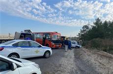 ДТП с легковушкой и маршрутным автобусом произошло на трассе под Тольятти