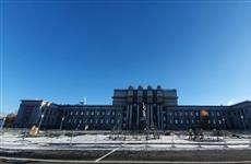 Площадь Куйбышева начали украшать к Новому году
