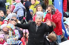 Ведущий Киножурнала "Ералаш" Борис Грачевский угощал детей мороженым на благотворительной акции в Ижевске