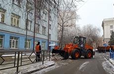 На уборку снега в Самаре в ближайшие сутки выйдут 300 спецмашин