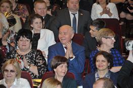 Николай Меркушкин поздравил жительниц Автограда с наступающим праздником весны