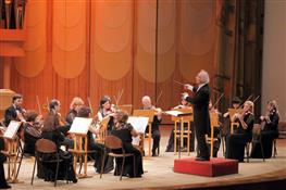 Оркестр Volga Philharmonic исполнил "Бранденбургский концерт" под управлением дирижера Лео Кремера